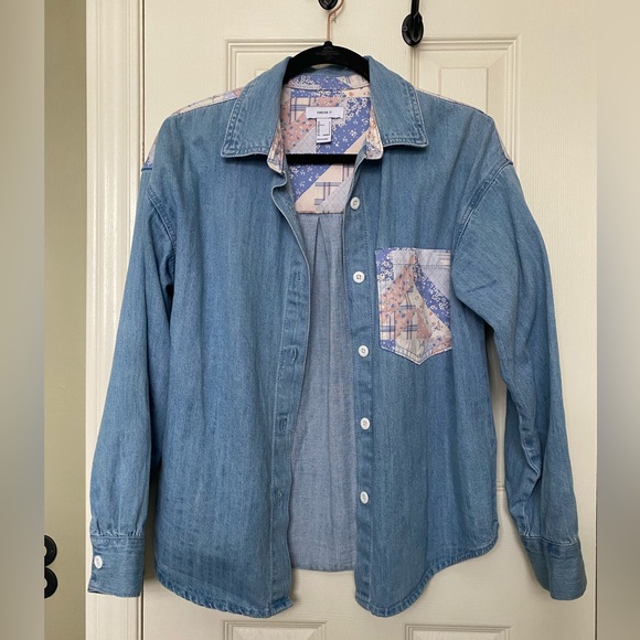Denim shirt with floral inserts - Picture 3 of 5